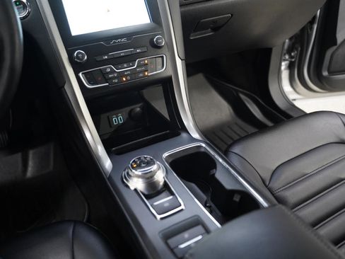 Used 2020 Ford Fusion SEL image 21