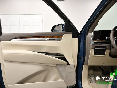 Used 2025 Cadillac Escalade Sport Platinum AWD/4WD image 25