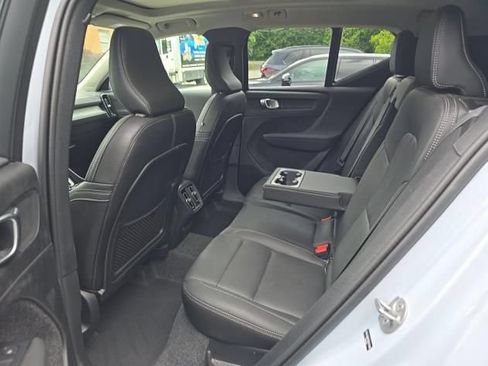 Used 2025 Volvo XC40 B5 Plus AWD/4WD image 6