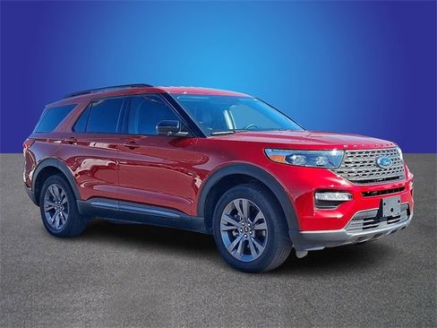 Certified 2024 Ford Explorer XLT w/ Equipment Group 202A image 3