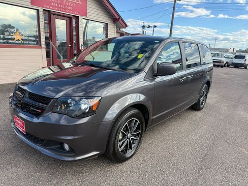Used 2019 Dodge Grand Caravan SE image 4