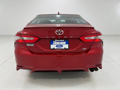 Used 2019 Toyota Camry SE w/ Convenience Package image 7