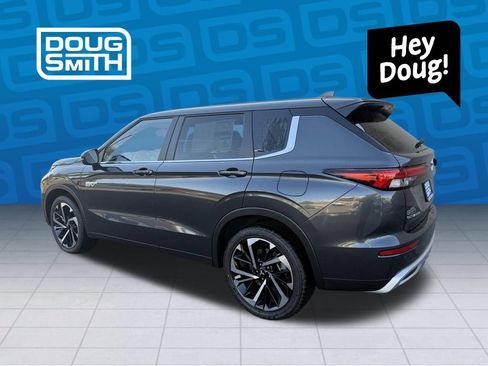 New 2025 Mitsubishi Outlander SE image 2