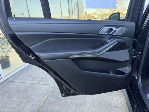 Used 2019 BMW X7 xDrive50i w/ M Sport Package image 31