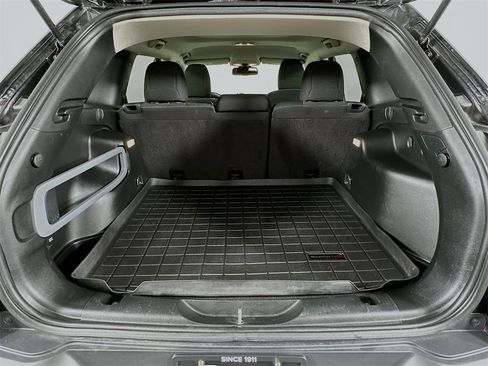 Used 2017 Jeep Cherokee Latitude w/ Cold Weather Group image 12