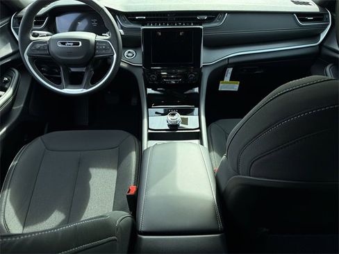 New 2026 Jeep Grand Cherokee Laredo image 18