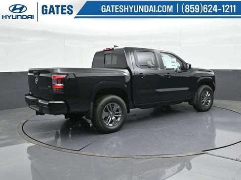 Used 2025 Nissan Frontier SV w/ SV Convenience Package AWD/4WD image 2