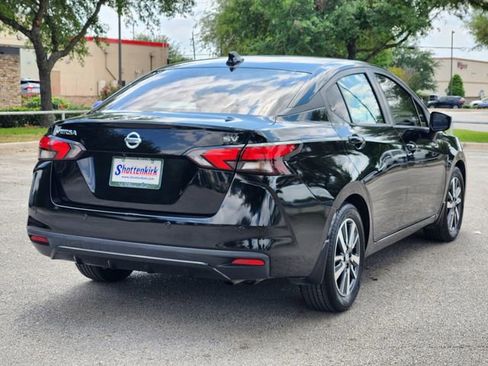 Used 2021 Nissan Versa SV image 4