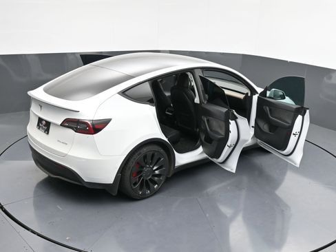 Used 2022 Tesla Model Y Performance image 43