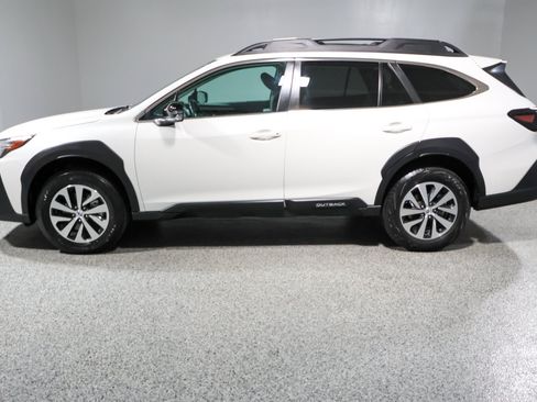 Used 2024 Subaru Outback Premium AWD/4WD image 10