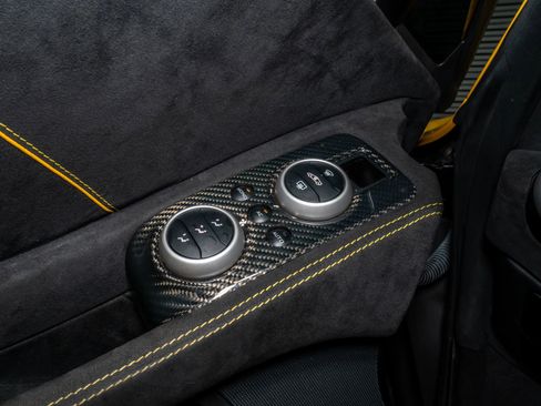 Used 2015 McLaren 650S Spider image 34