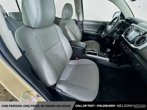 Used 2019 Toyota Tacoma SR5 AWD/4WD image 25