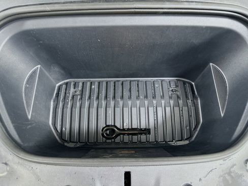 Used 2022 Tesla Model Y Long Range image 32