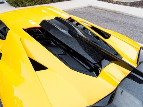 Used 2025 Lamborghini Revuelto AWD/4WD image 11