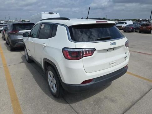 Used 2018 Jeep Compass Latitude FWD image 3