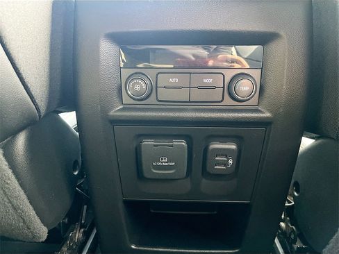 Used 2022 Chevrolet Traverse LT w/ LT Premium Package image 26