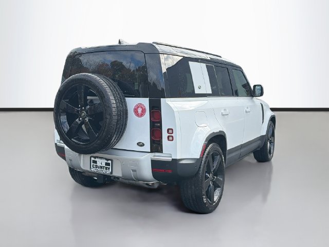Used 2023 Land Rover Defender 110 SE AWD/4WD image 4