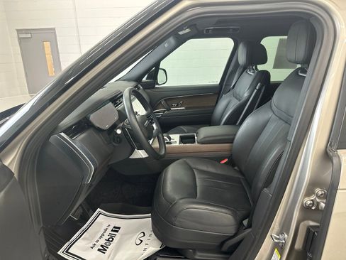 Used 2025 Land Rover Range Rover SE AWD/4WD image 9