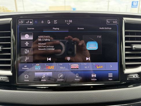 Used 2024 Chrysler Pacifica Touring-L image 36