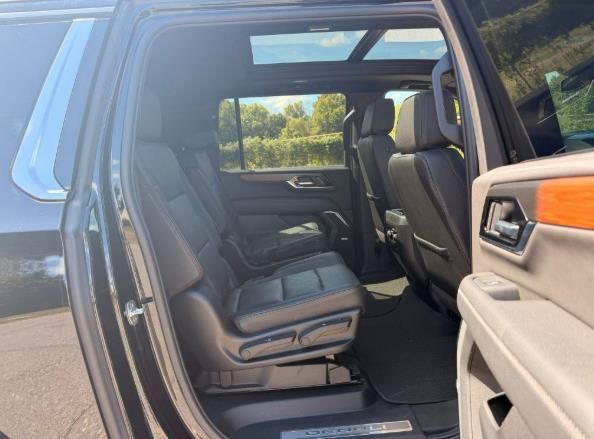 Used 2025 GMC Yukon XL Denali w/ Sun & Power Step Package AWD/4WD image 8