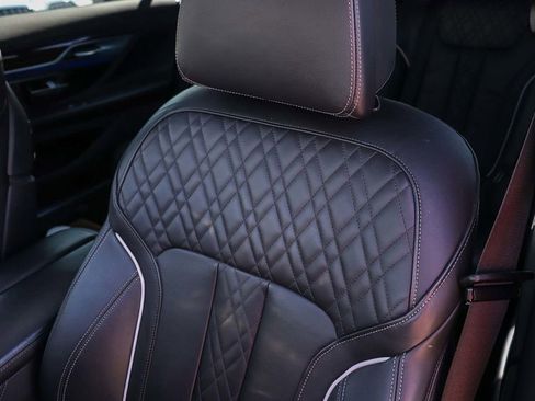 Used 2022 BMW 750i xDrive 750i xDrive w/ M Sport Package image 31