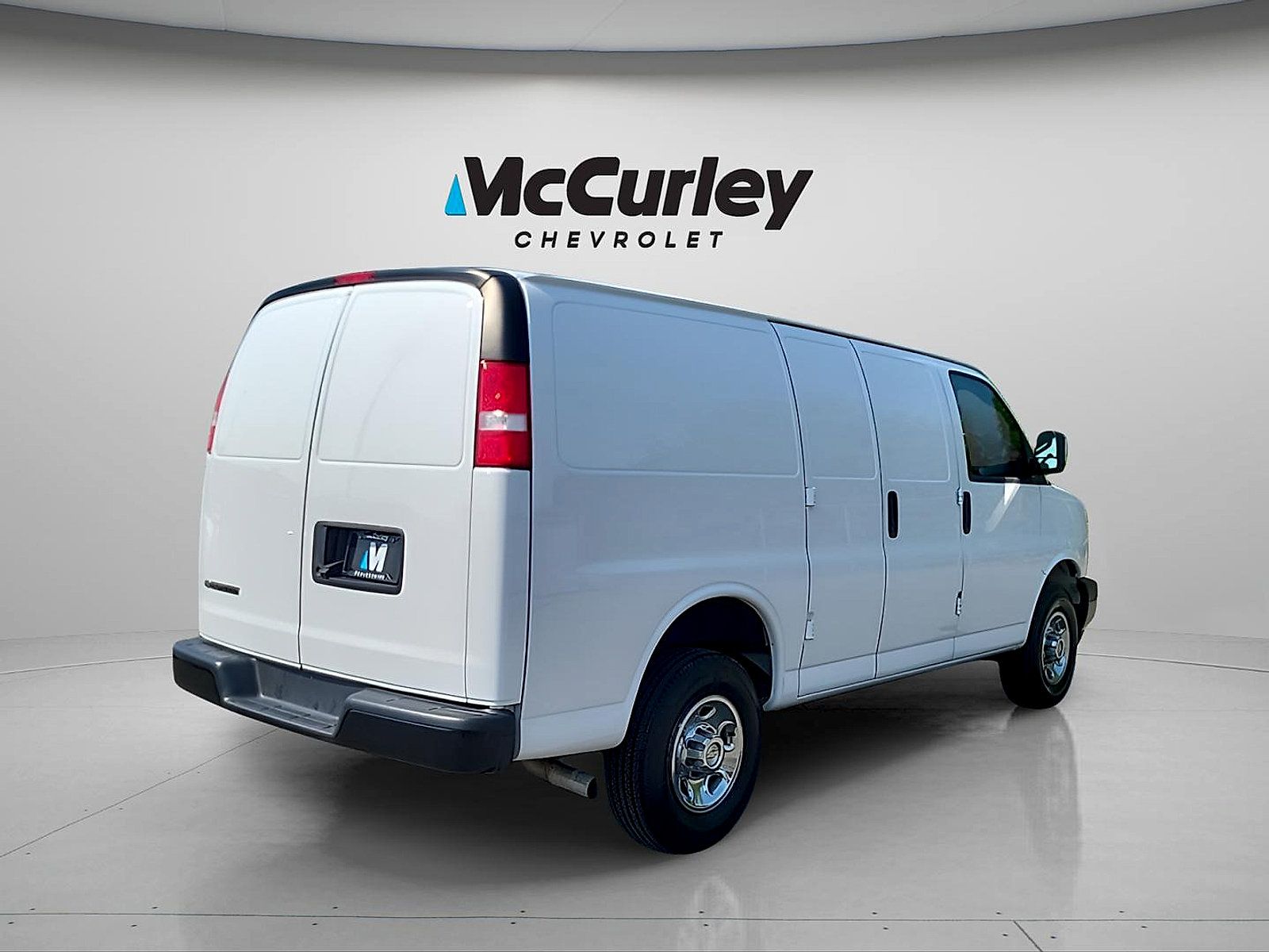 Used 2023 Chevrolet Express 3500 w/ Driver Convenience Package RWD image 7