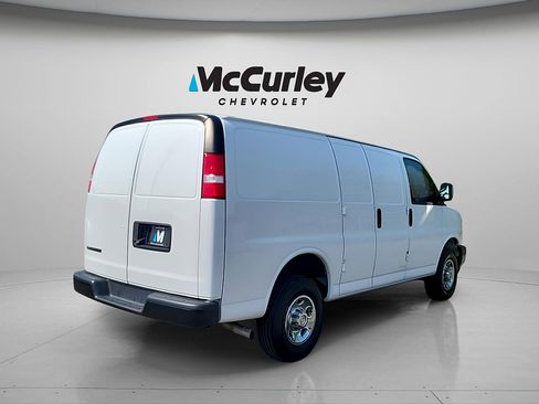 Used 2023 Chevrolet Express 3500 w/ Driver Convenience Package RWD image 7