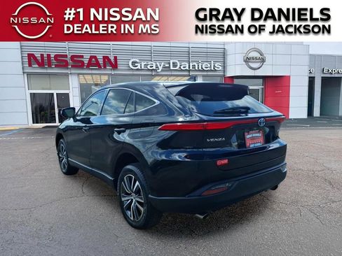 Used 2021 Toyota Venza LE image 5