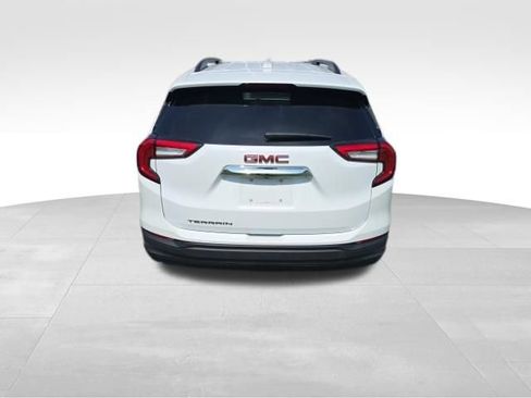 Used 2024 GMC Terrain SLE w/ Driver Convenience Package FWD image 9