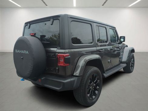 Used 2022 Jeep Wrangler Unlimited Sahara w/ Cold Weather Group AWD/4WD image 6