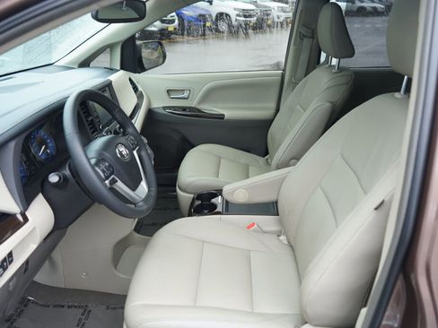 Used 2019 Toyota Sienna XLE AWD/4WD image 15