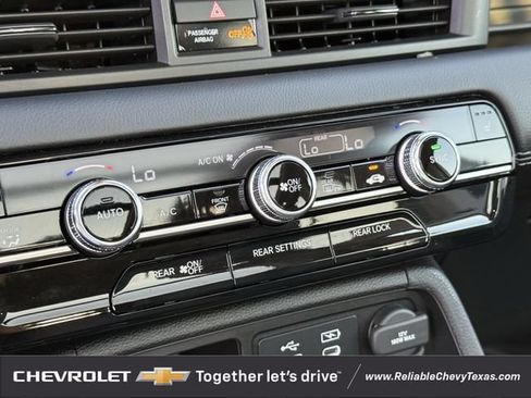 Used 2024 Honda Pilot Touring image 22