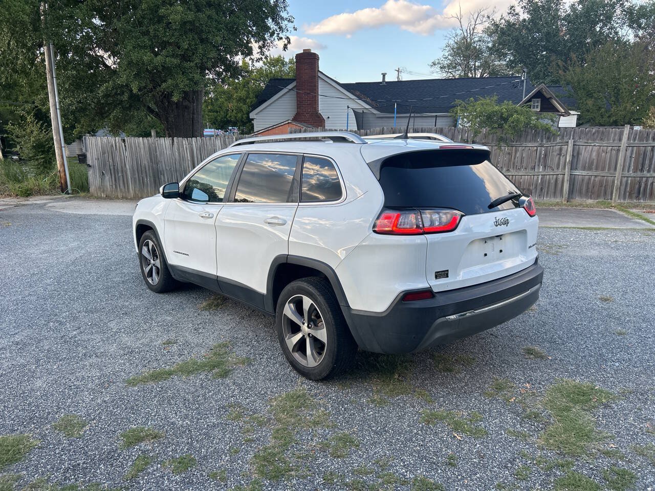 Used 2019 Jeep Cherokee Limited FWD image 9