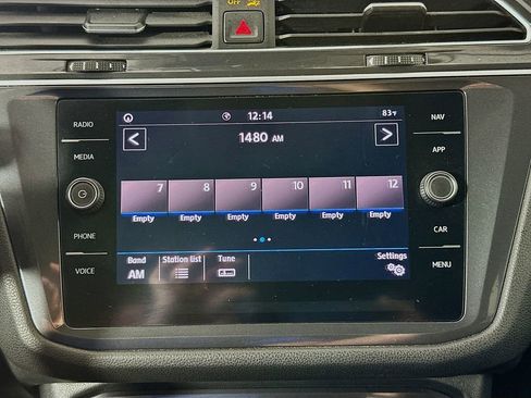 Used 2020 Volkswagen Tiguan SEL FWD image 18