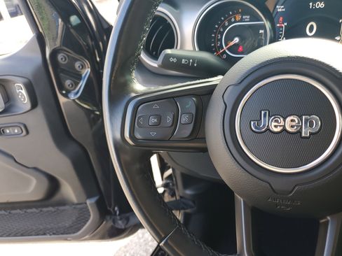 Used 2021 Jeep Gladiator Sport image 17