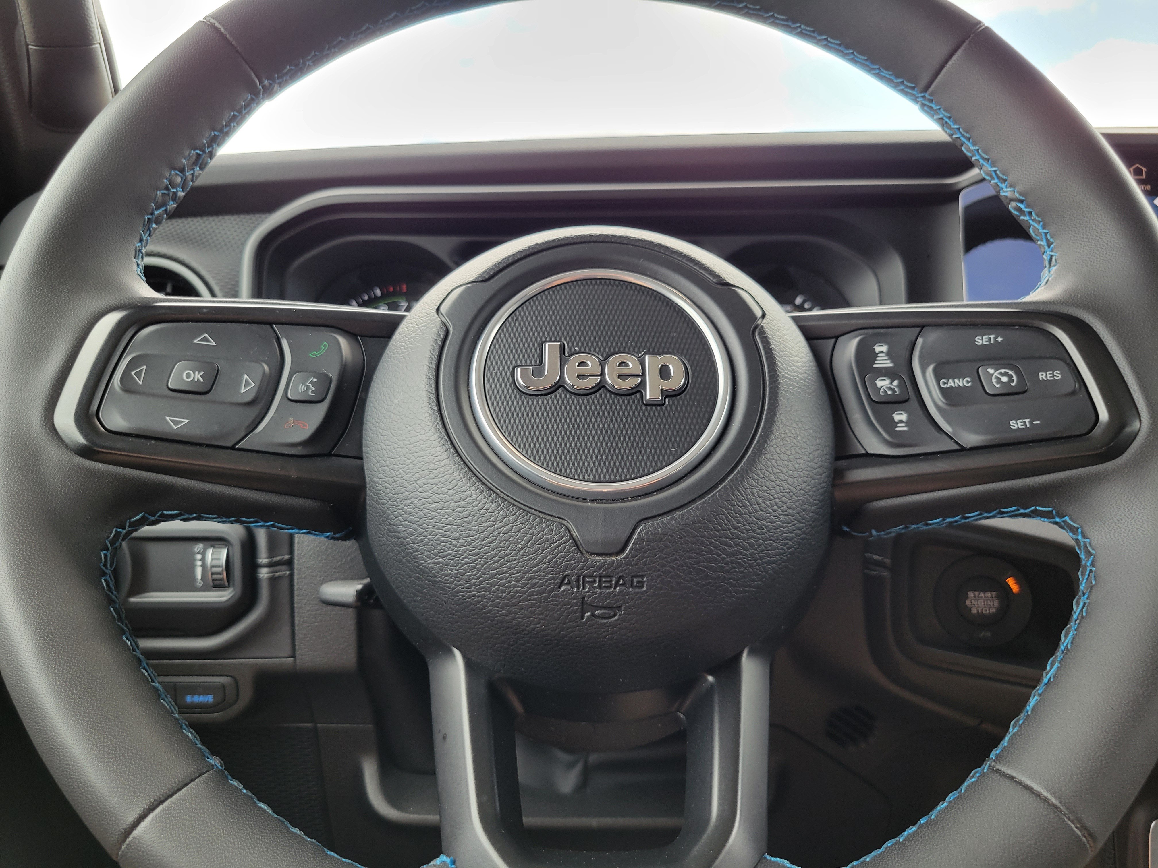 Used 2025 Jeep Wrangler Unlimited Rubicon 4xe w/ Convenience Group AWD/4WD image 11