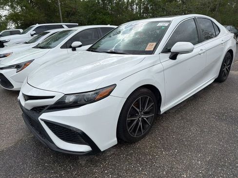 Used 2021 Toyota Camry SE image 4