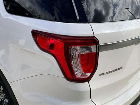 Used 2020 Ford Explorer XLT w/ Equipment Group 202A AWD/4WD image 23