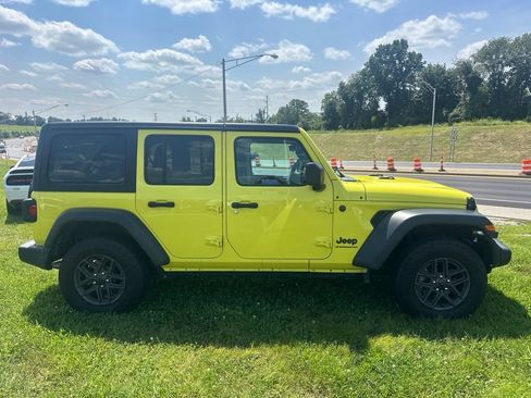 Used 2024 Jeep Wrangler Unlimited Sport AWD/4WD image 4