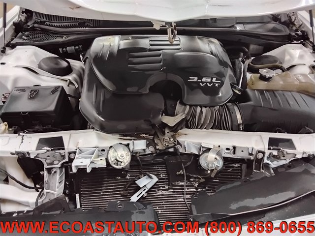 Used 2019 Dodge Challenger SXT RWD image 9