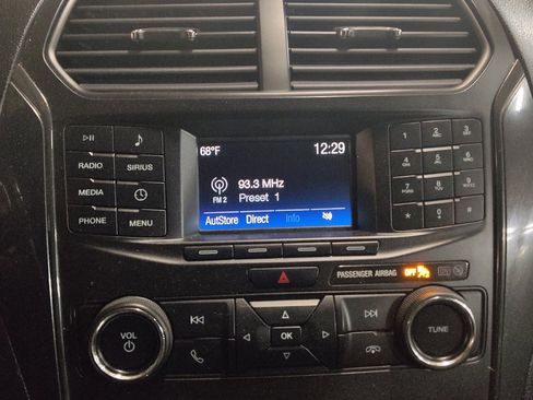 Used 2019 Ford Explorer XLT FWD image 25