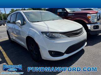 Used 2018 Chrysler Pacifica Touring-L Plus FWD video 1