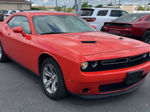 Used 2022 Dodge Challenger SXT RWD image 4