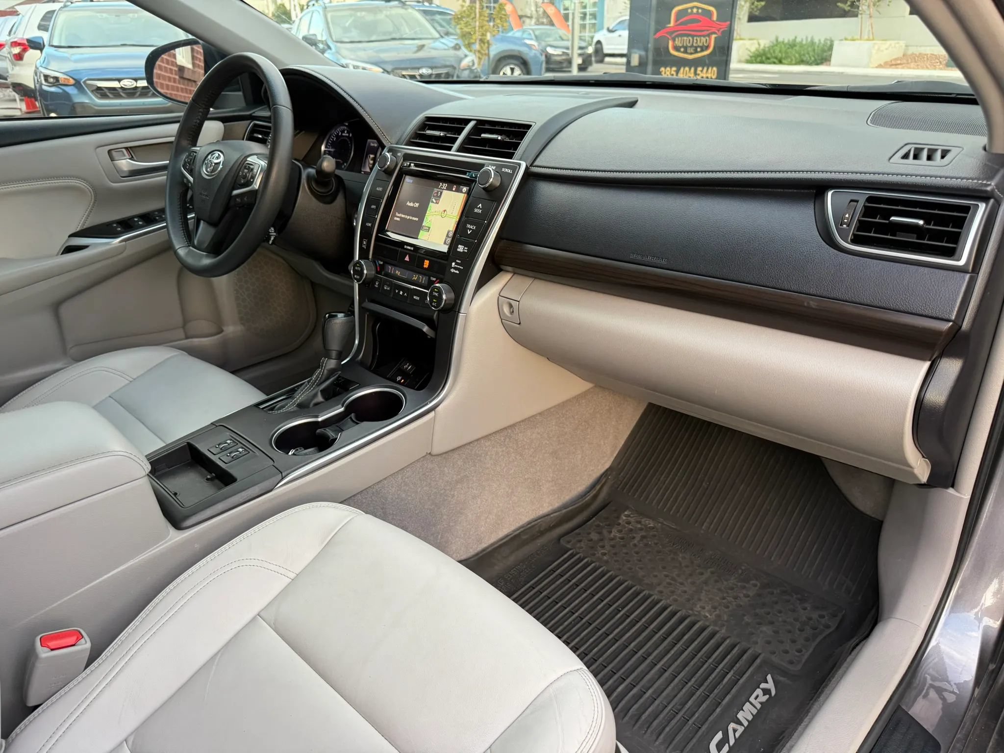 Used 2017 Toyota Camry XLE w/ Moonroof Package FWD image 19