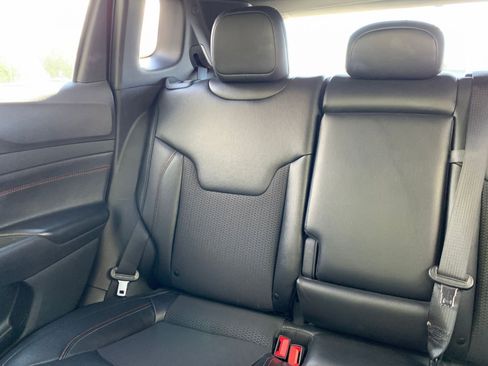 Used 2025 Jeep Compass Trailhawk image 38