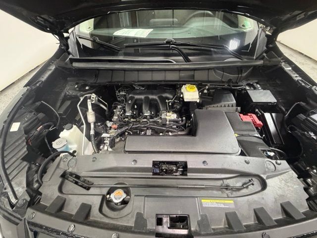Used 2025 Nissan Pathfinder SL w/ SL Premium Package AWD/4WD image 13