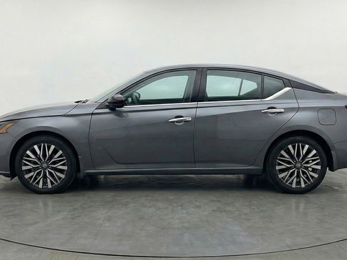 Used 2025 Nissan Altima 2.5 SV image 5