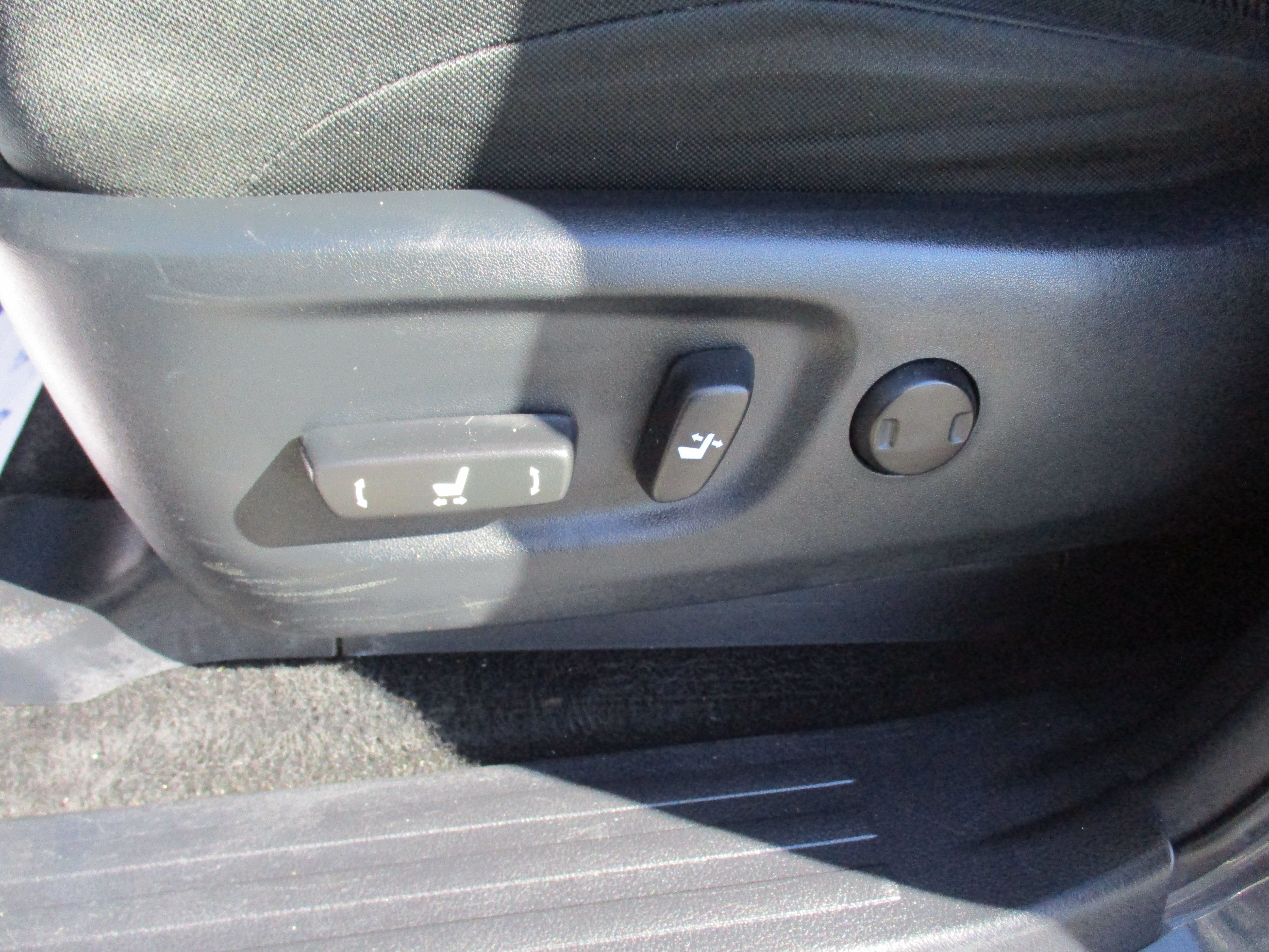 Used 2022 Toyota 4Runner SR5 AWD/4WD image 16