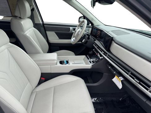 Used 2025 Hyundai Santa Fe SEL image 15