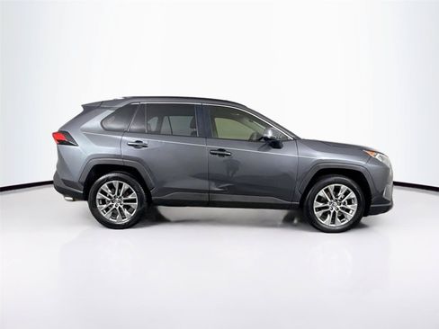 Used 2020 Toyota RAV4 XLE Premium FWD image 10